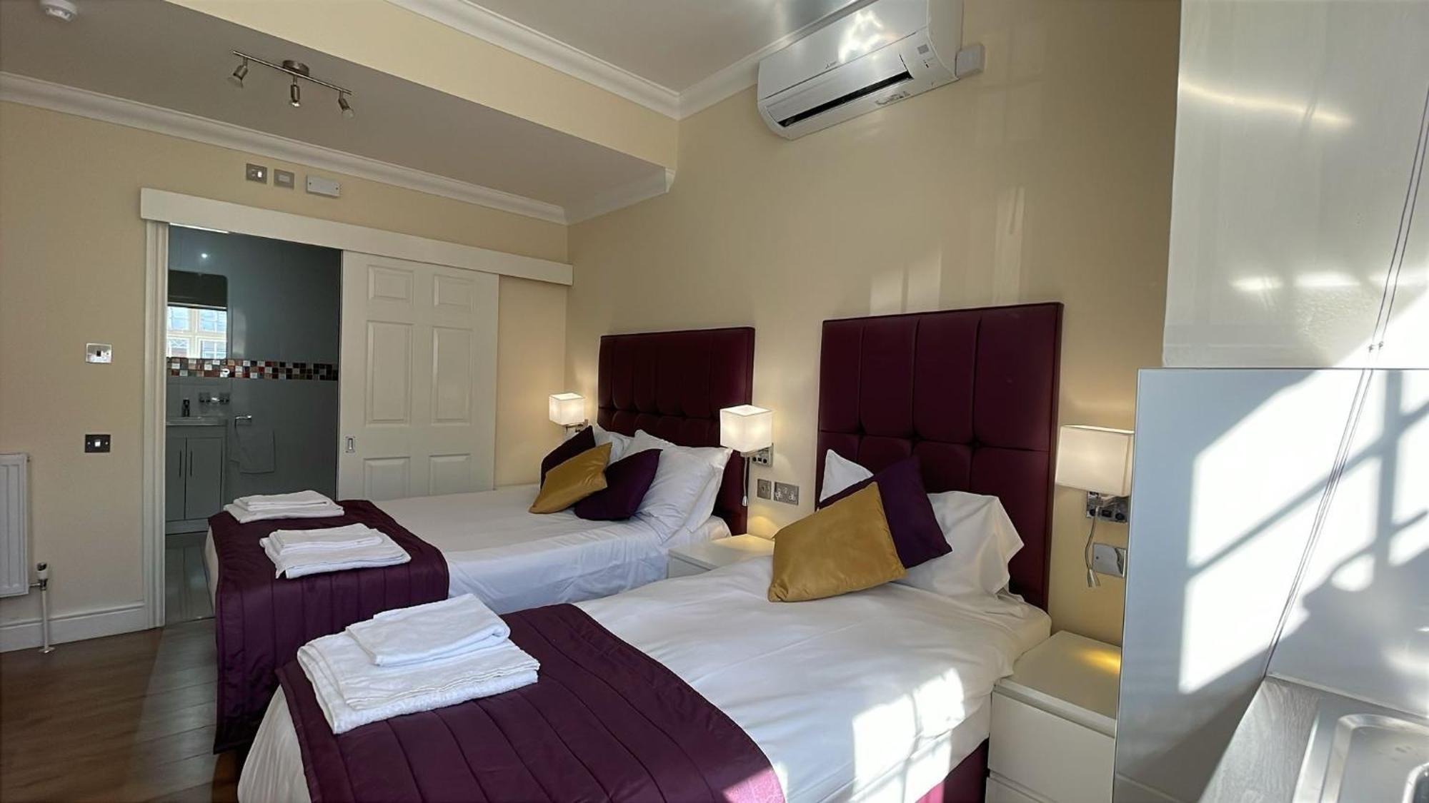 Crompton Guest House Hounslow Esterno foto