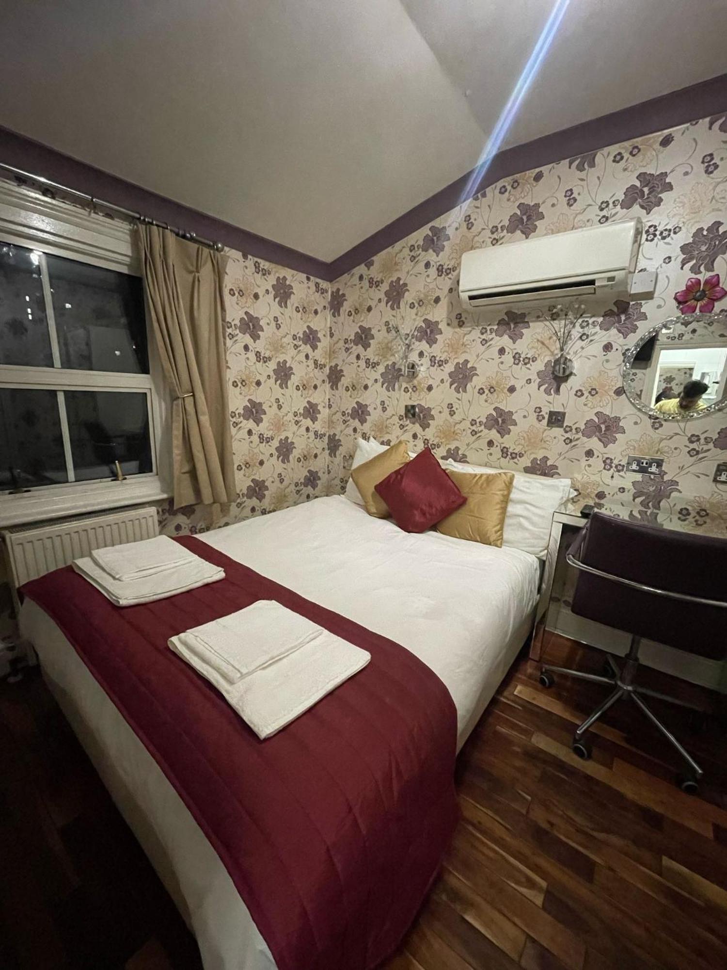 Crompton Guest House Hounslow Esterno foto