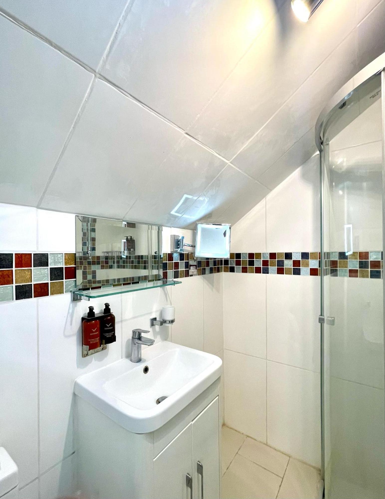 Crompton Guest House Hounslow Esterno foto