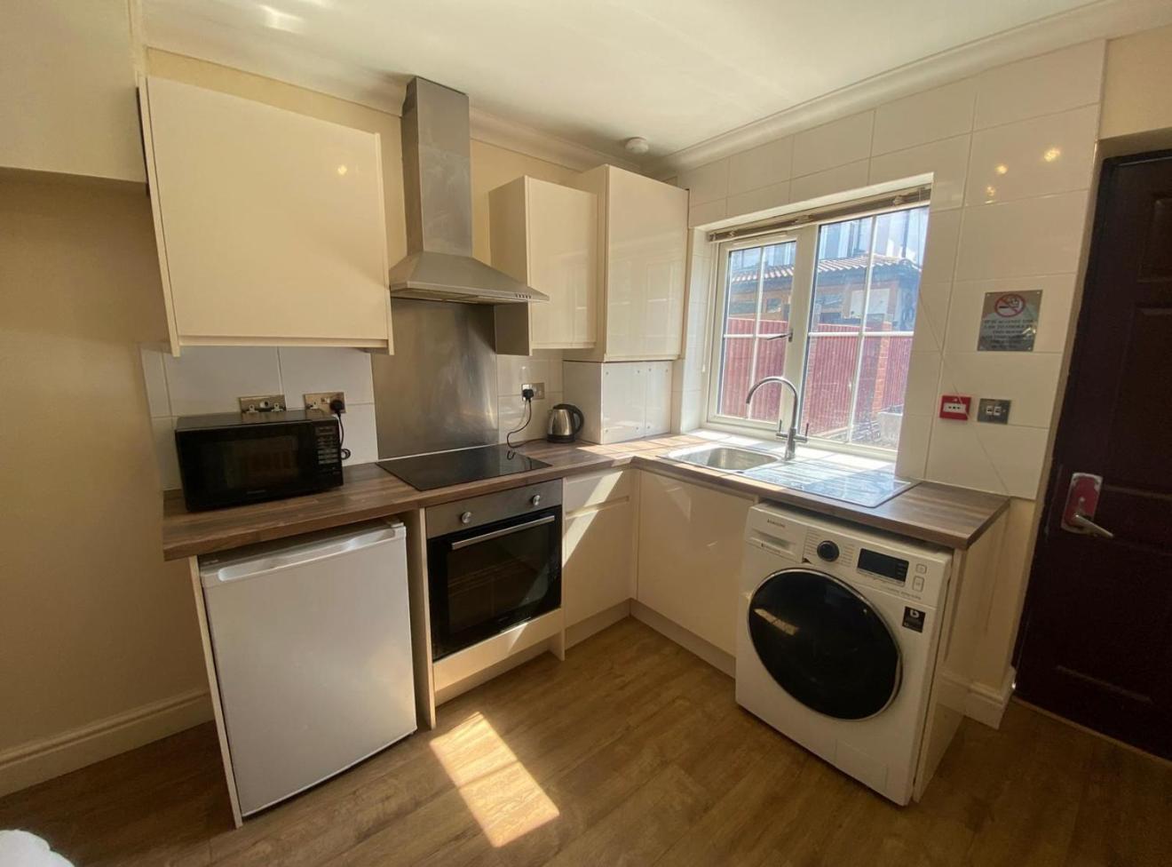 Crompton Guest House Hounslow Esterno foto
