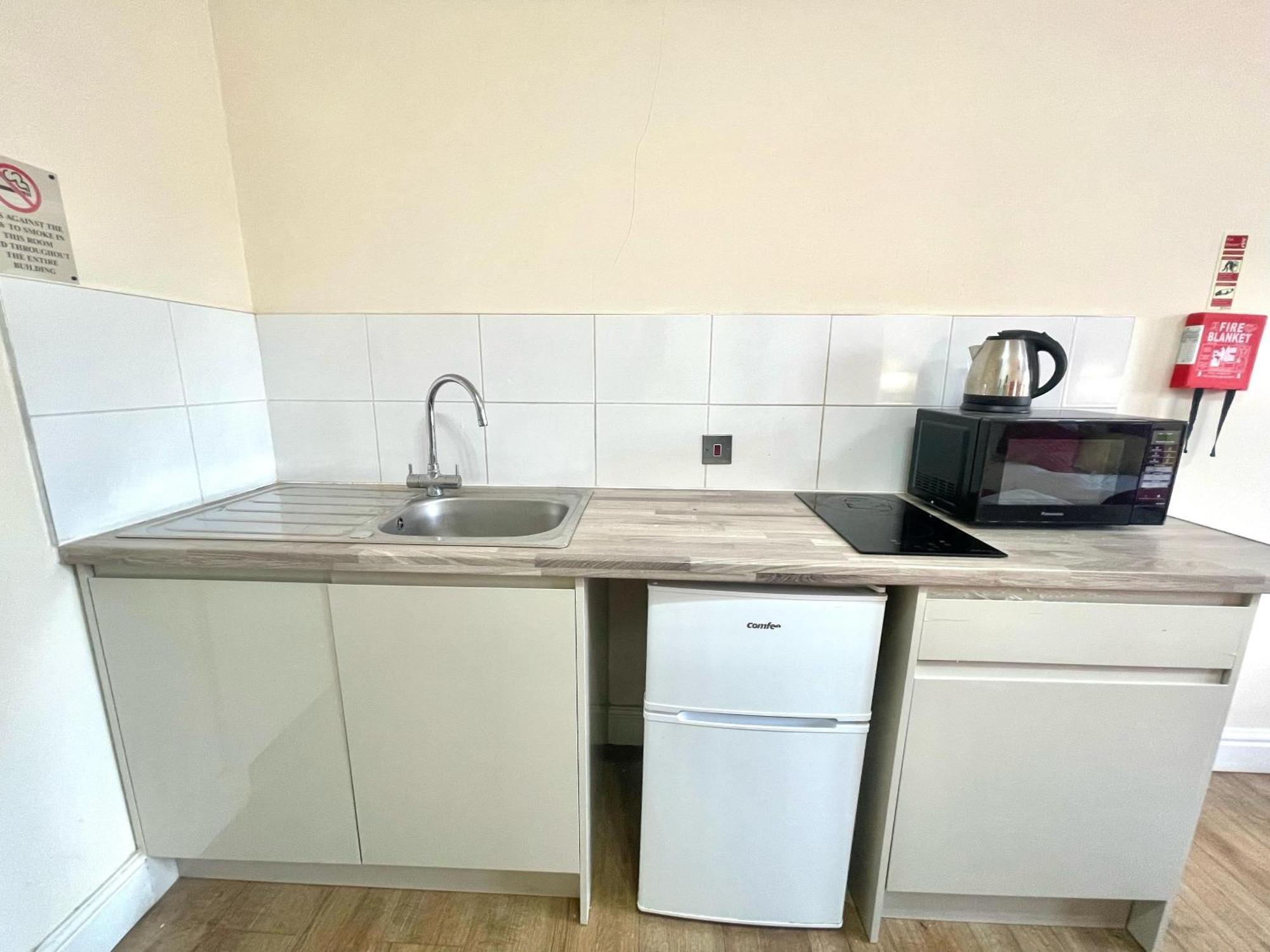 Crompton Guest House Hounslow Esterno foto