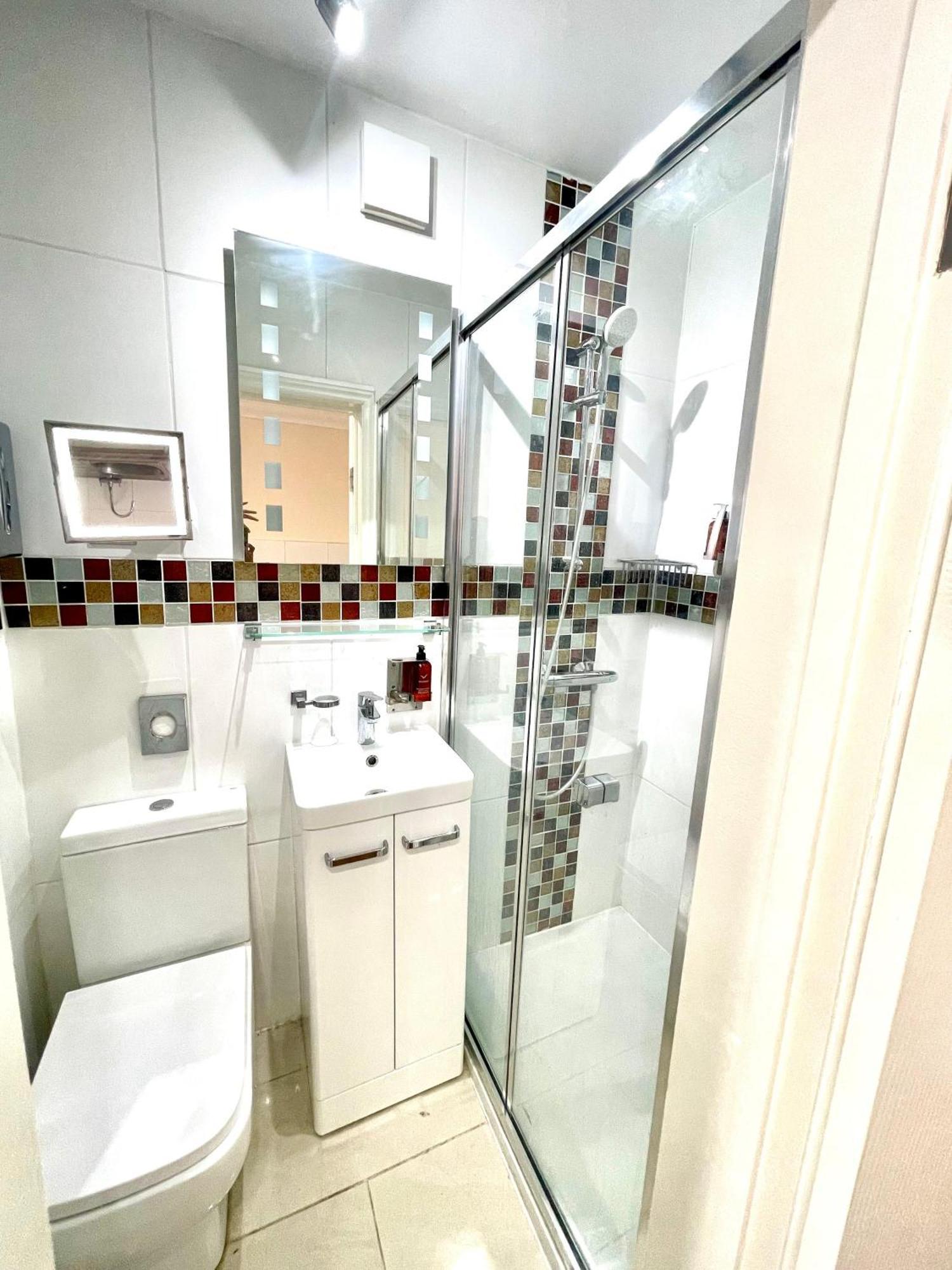 Crompton Guest House Hounslow Esterno foto