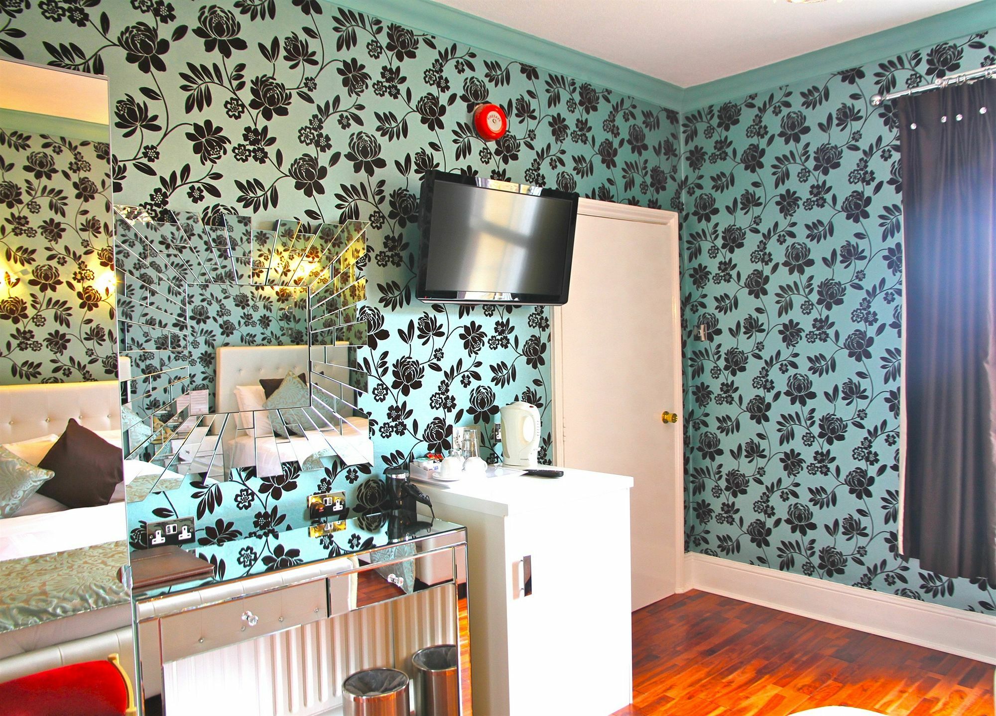 Crompton Guest House Hounslow Esterno foto